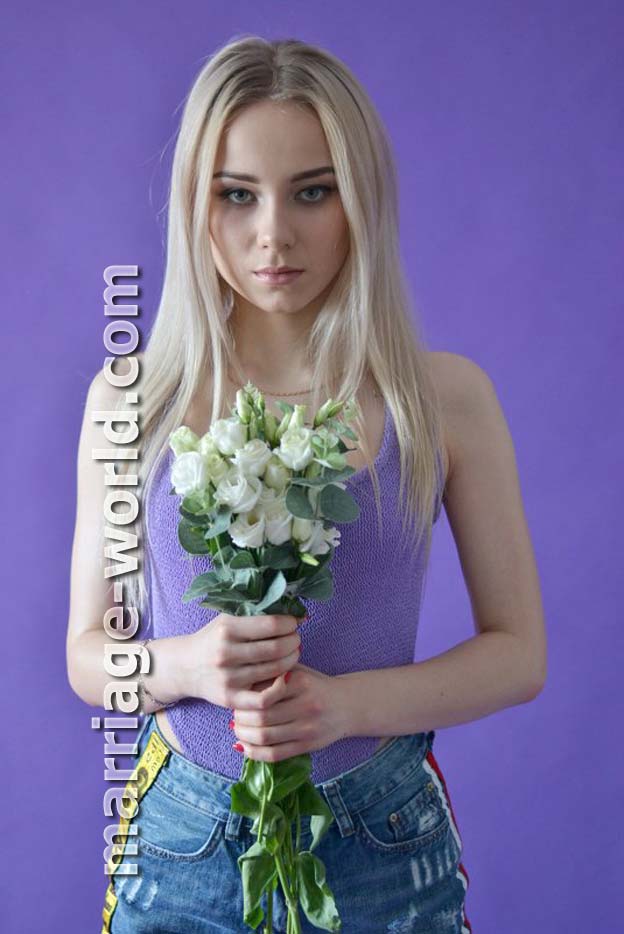 ukraynalı kıza çiçek vermek